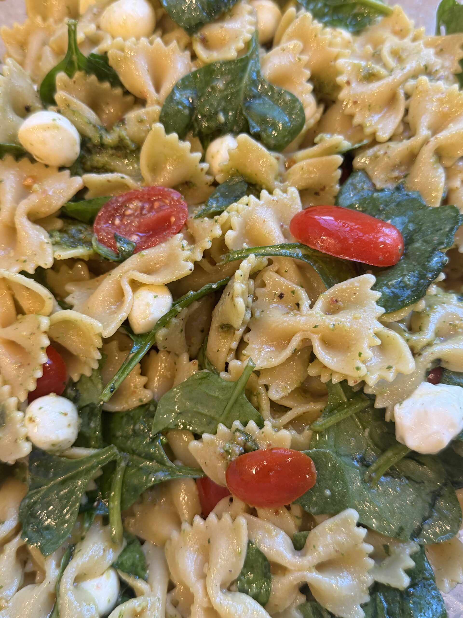 The Best Mozzarella Pesto Pasta